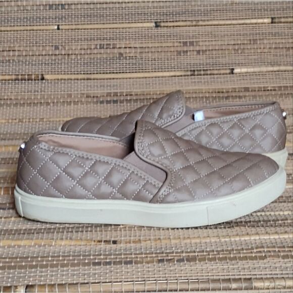 Women's Steve Madden Ecentrcq Quilted Slip-on Sneaker Size 7 - Picture 2 of 15